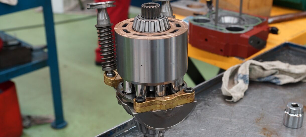 Moteur hydraulique Linde à pistons en réparation